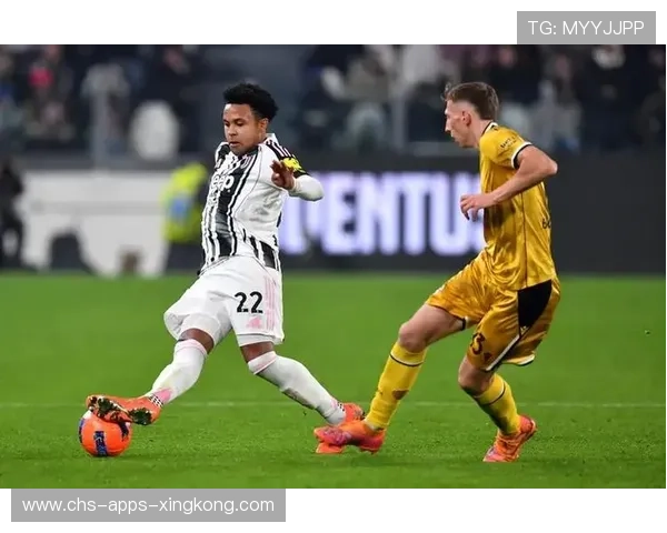 尤文主场高压逼抢奏效,麦肯尼强势护球展现硬度 尤文主场高压逼抢奏效,麦肯尼强势护球展现硬度